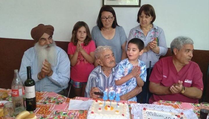 Don Félix Satti pudo celebrar sus 101 años de vida siguiendo un estricto protocolo.