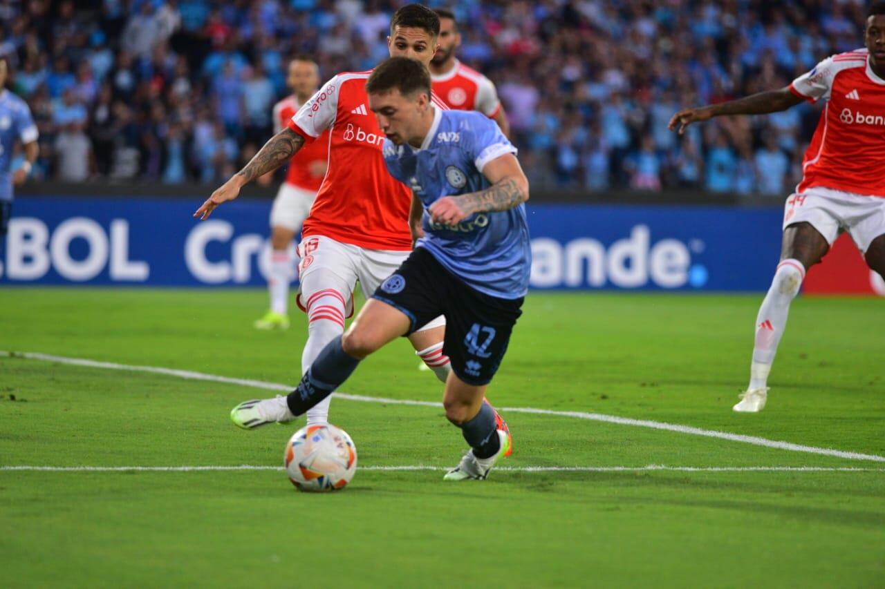 Belgrano e Inter, en duelo por Copa Sudamericana, en el Kempes. (José Gabriel Hernández / La Voz)