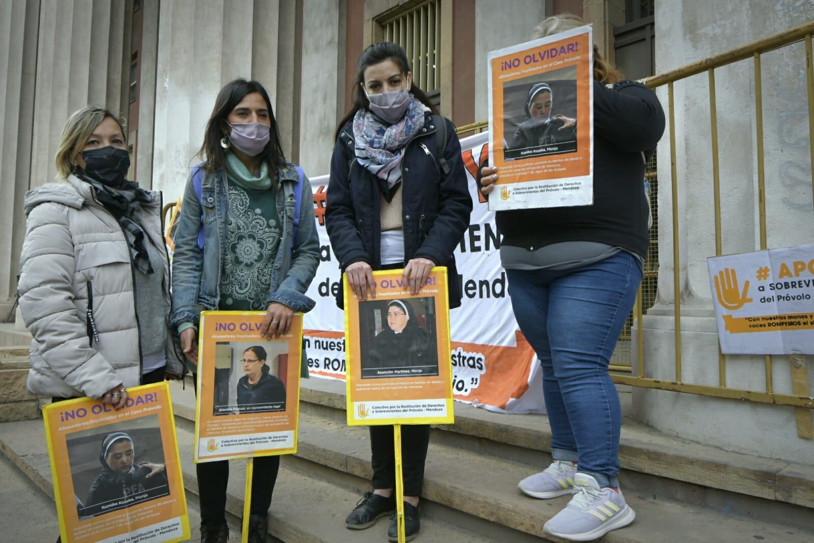 En septiembre, el Colectivo por la Restitución de los Derechos de los Sobrevivientes del Próvolo denunciaron maltratos y revictimización en el segundo juicio por los abusos en el instituto religioso. Foto: Orlando Pelichotti / Los Andes.