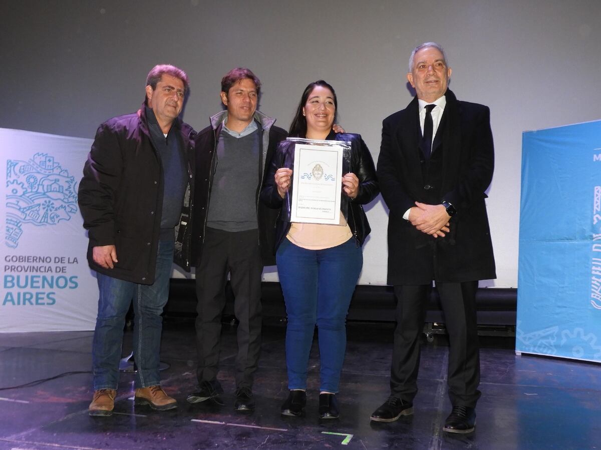 Más de 260 vecinos recibieron la escritura de su vivienda