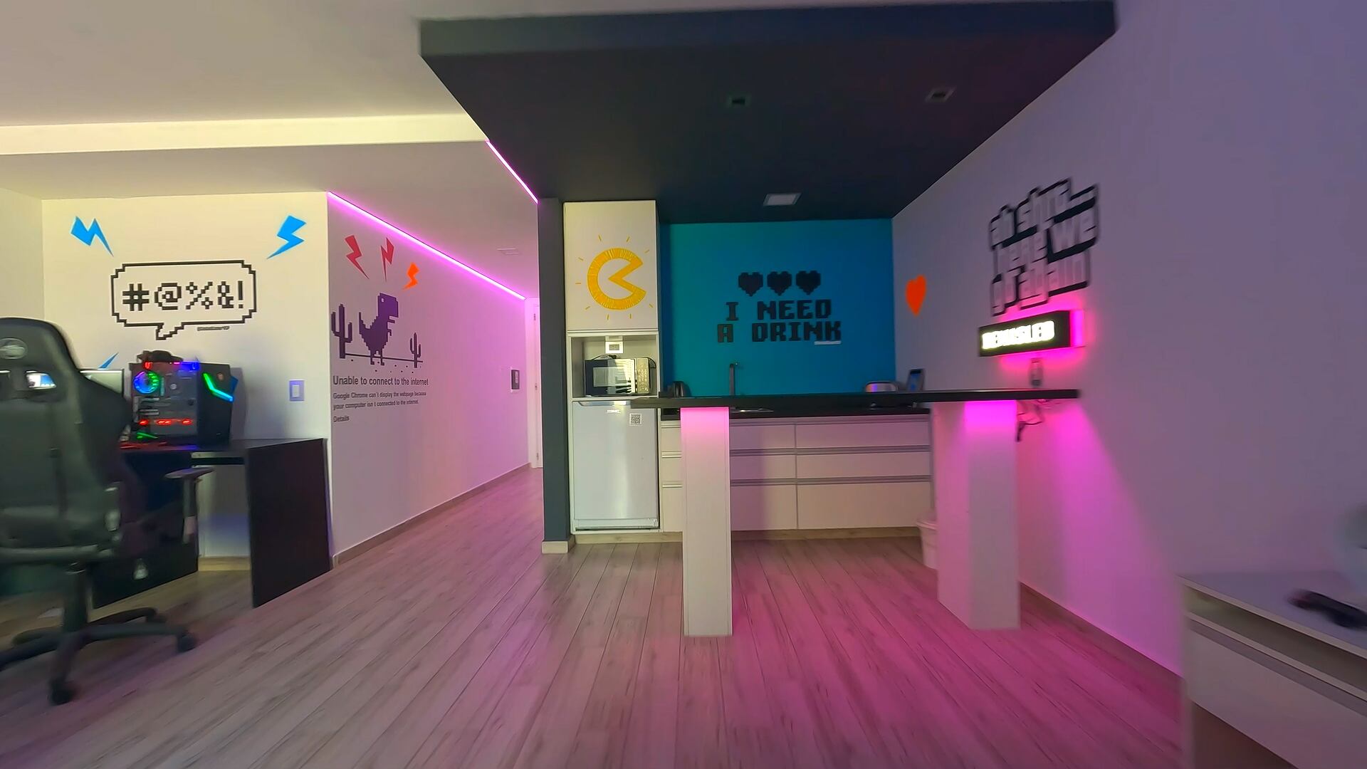 El hotel gamer tiene un área dedicada al streaming.