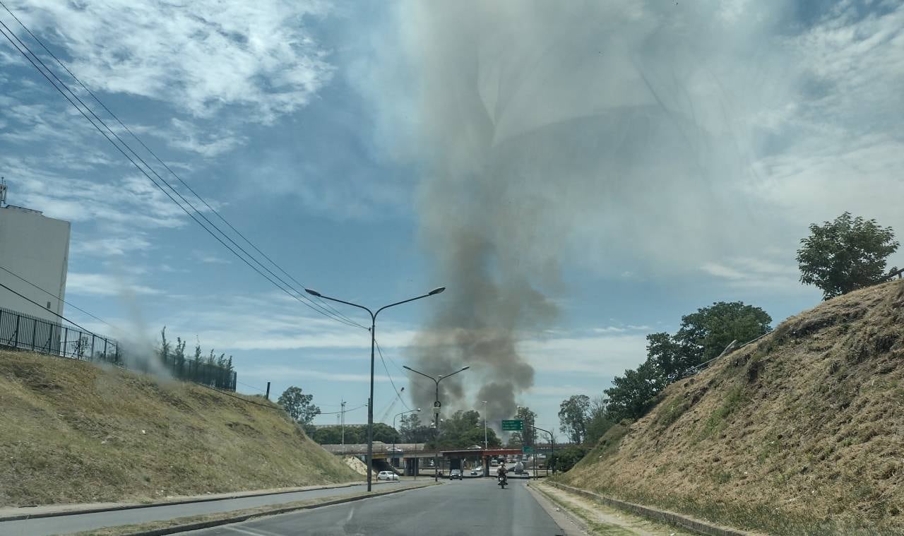 Las columnas de humo podían verse directamente sobre Bulevar 27 de Febrero.