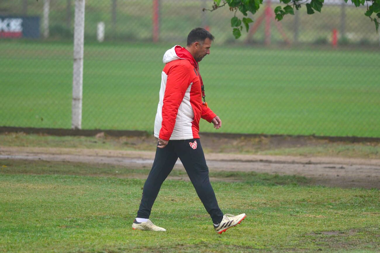 El plantel albirojo trabaja en doble turno hasta el sábado, ya que por la fecha Fifa no habrá partidos en la LPF. La Gloria volverá a jugar el domingo 20 cuando visite a Estudiantes de La Plata. (Nicolás Bravo)