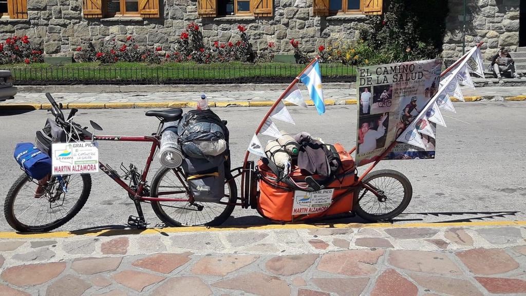 Martín Alzamora Superó la obesidad y viaja en bicicleta para generar conciencia.