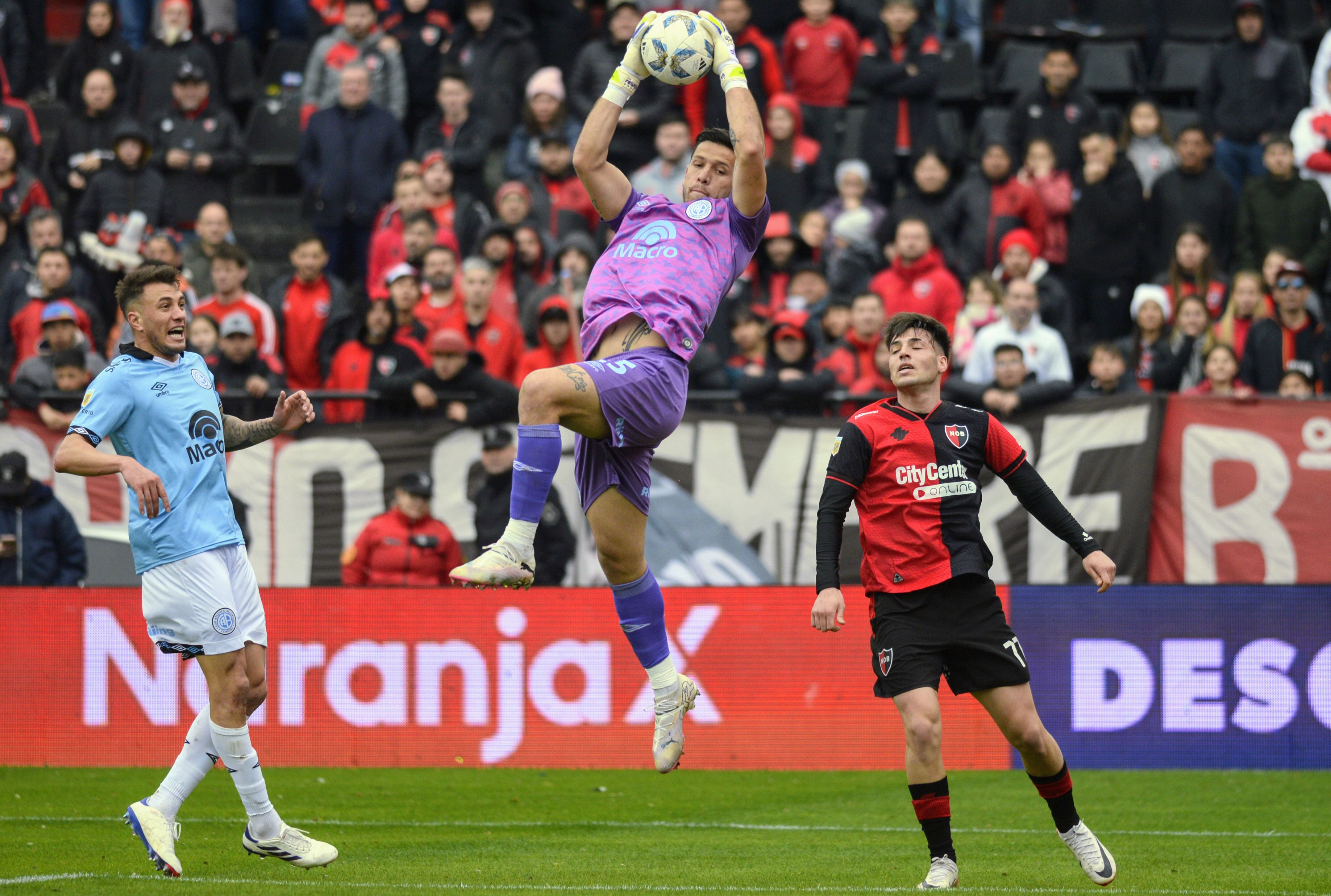 Belgrano en su empate ante Newell's en Rosario. Fotobaires