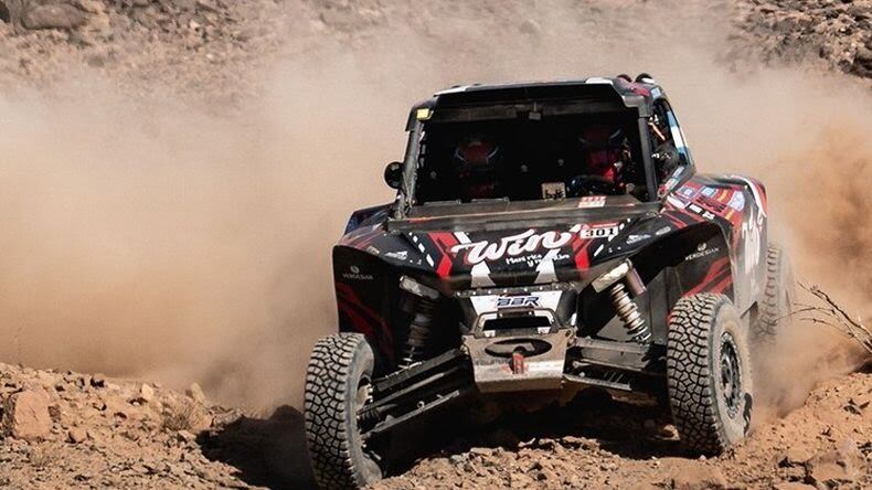 Nicolás Cavigliasso y Valentina Pertegarini. Los cordobeses de General Cabrera siguen en la punta en la categoría Challenger. (Dakar)