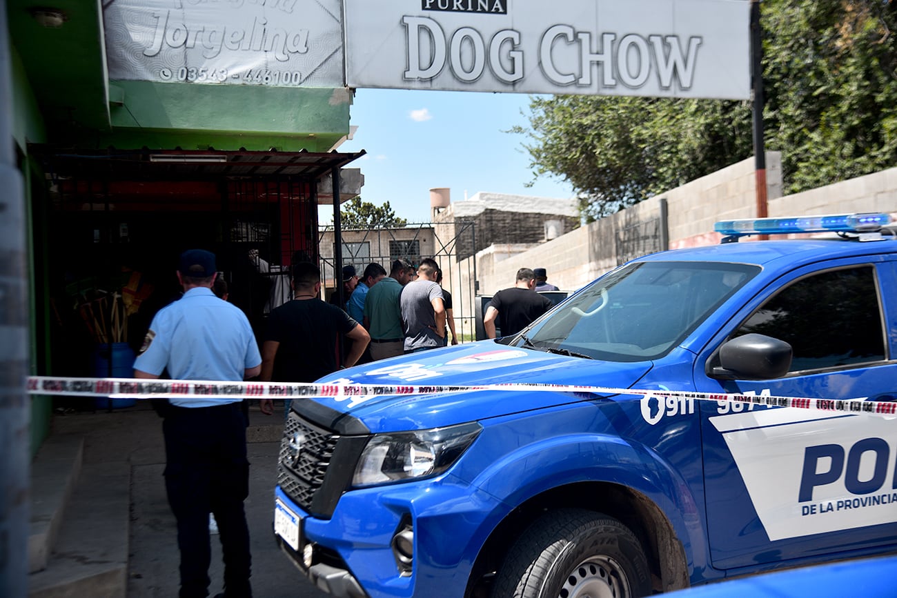 Comerciante respondió con su propia arma de fuego un asalto avenida Donato Álvarez al 7.700, Córdoba, matando a dos ladrones. (Pedro Castillo / La Voz)