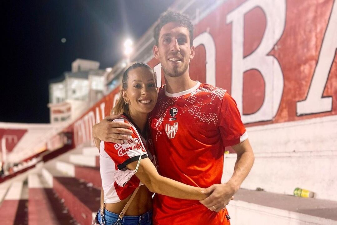 Noelia Marzol y Ramiro Arias, felices con el triunfo de Instituto. (Instagram @noeliamarzolok)