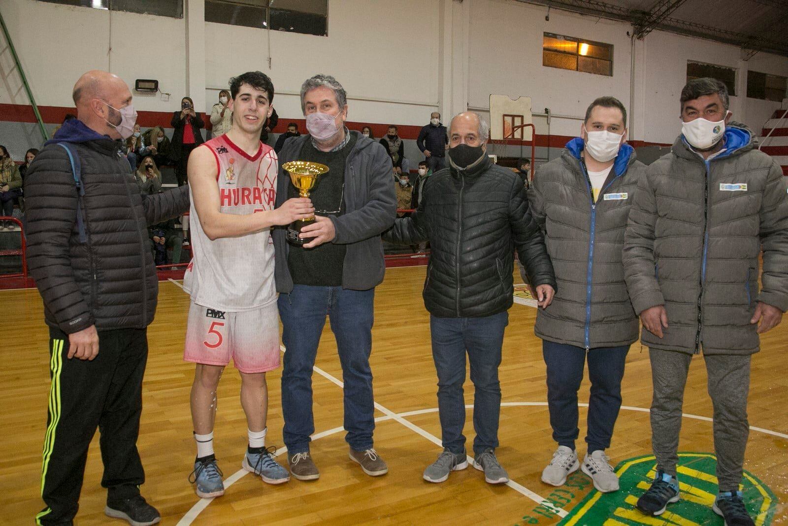 Huracán ganó el clásico y es el nuevo campeón de la ciudad (foto Facebook: Zona Naranja TA)