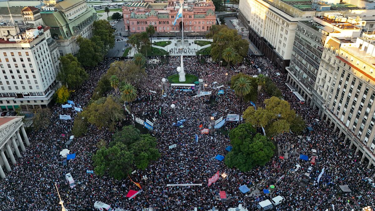 Masiva convocatoria en defensa de la universidad pública