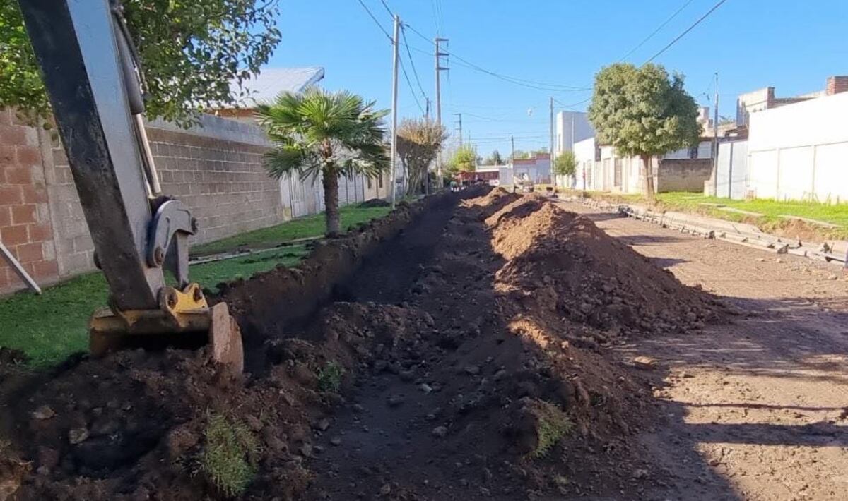 Arrancó la construcción de cordón cuneta en ocho barrios de Azul