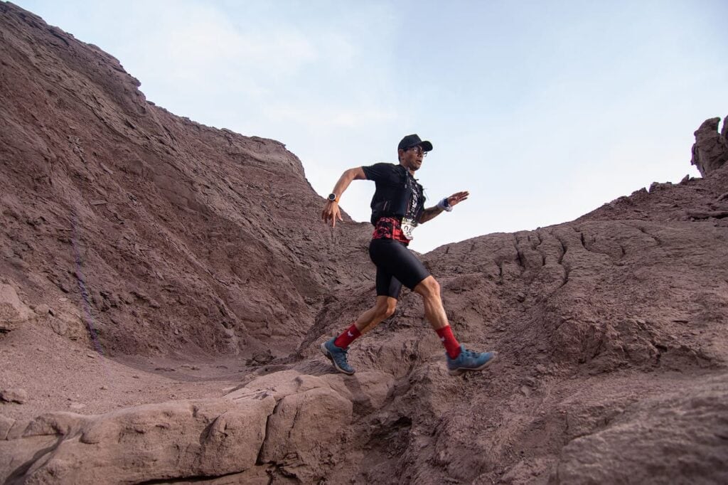 Alejandro Miranda, tercer lugar en las 100 millas del Fiambalá Desert Trail, Catamarca.