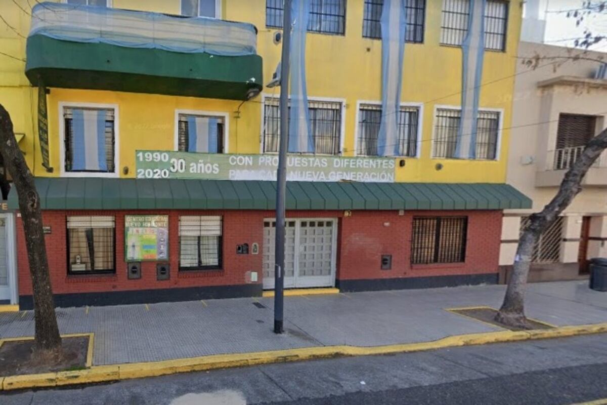 A días del inicio de clases, una escuela cierra sus puertas dejando en la calle a docentes y alumnos