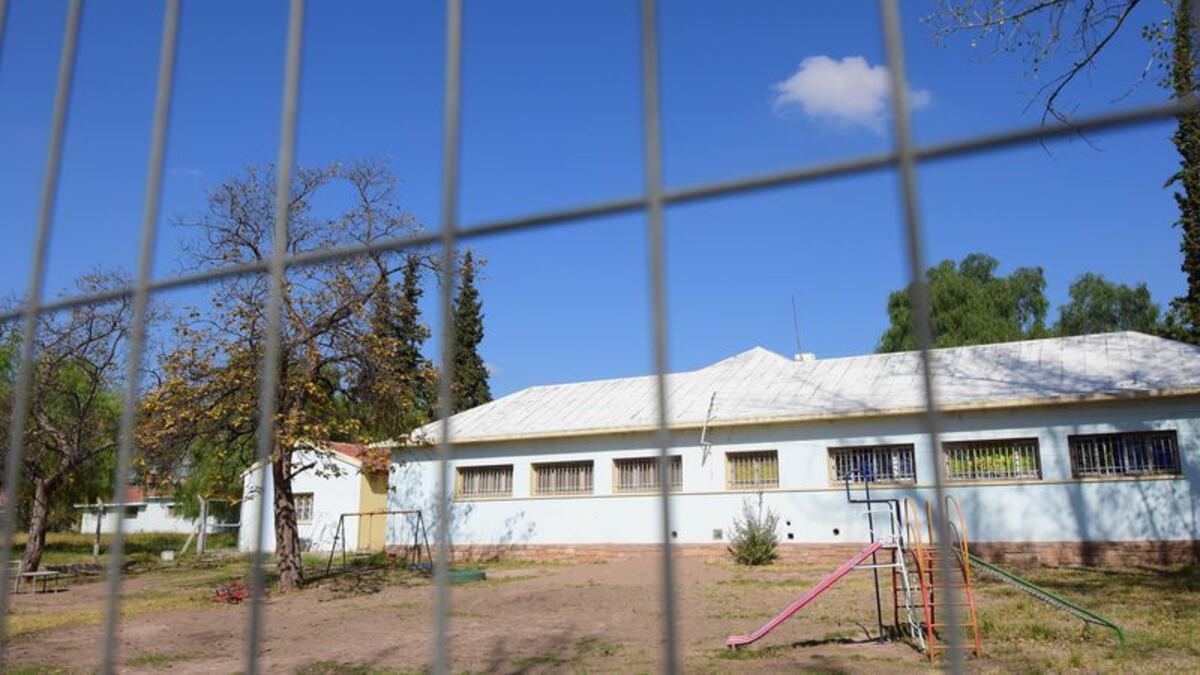 Varios menores incendiaron un hogar de la Dinaf y escaparon