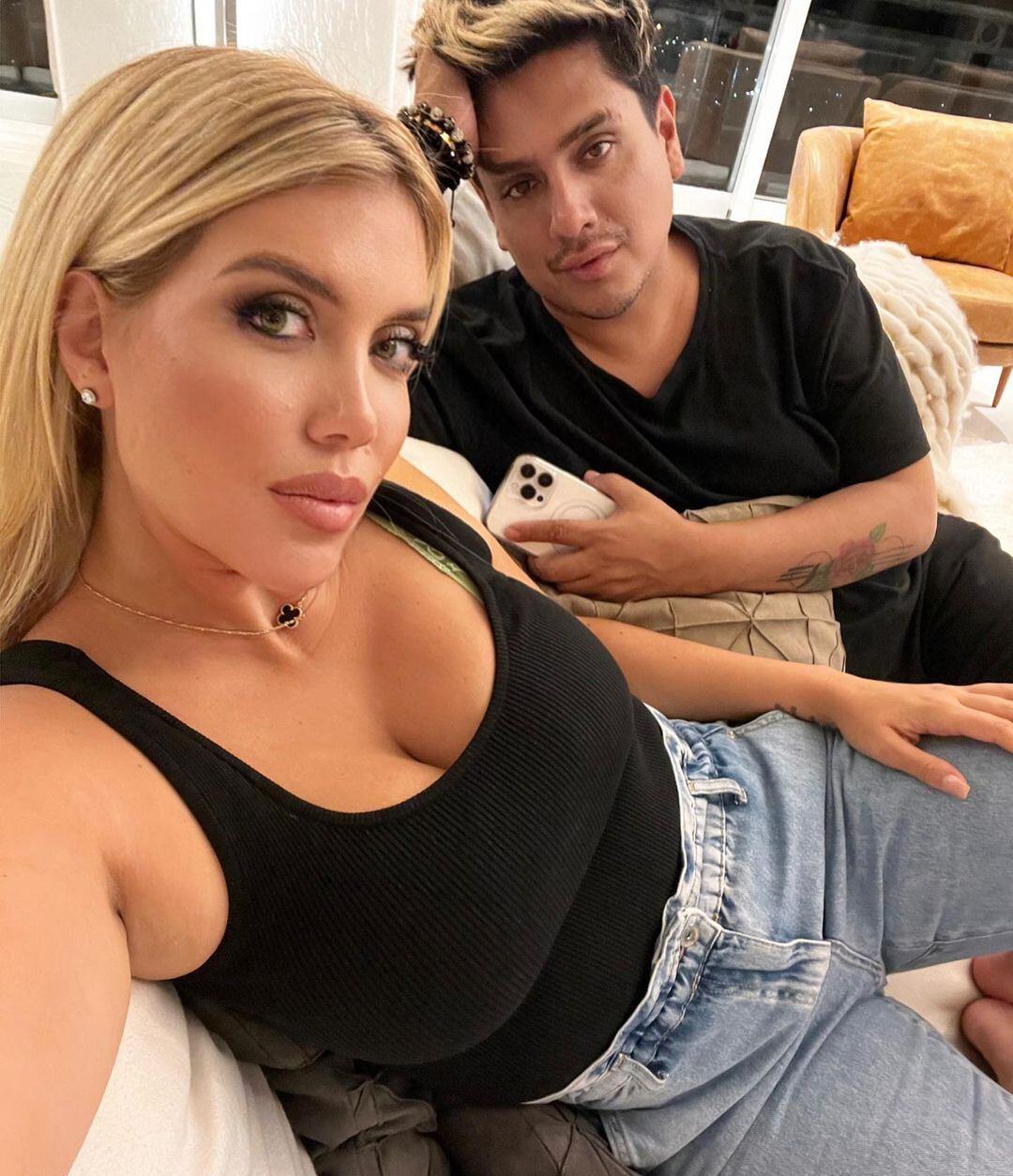 Wanda Nara junto a su amigo Kennys Palacios.