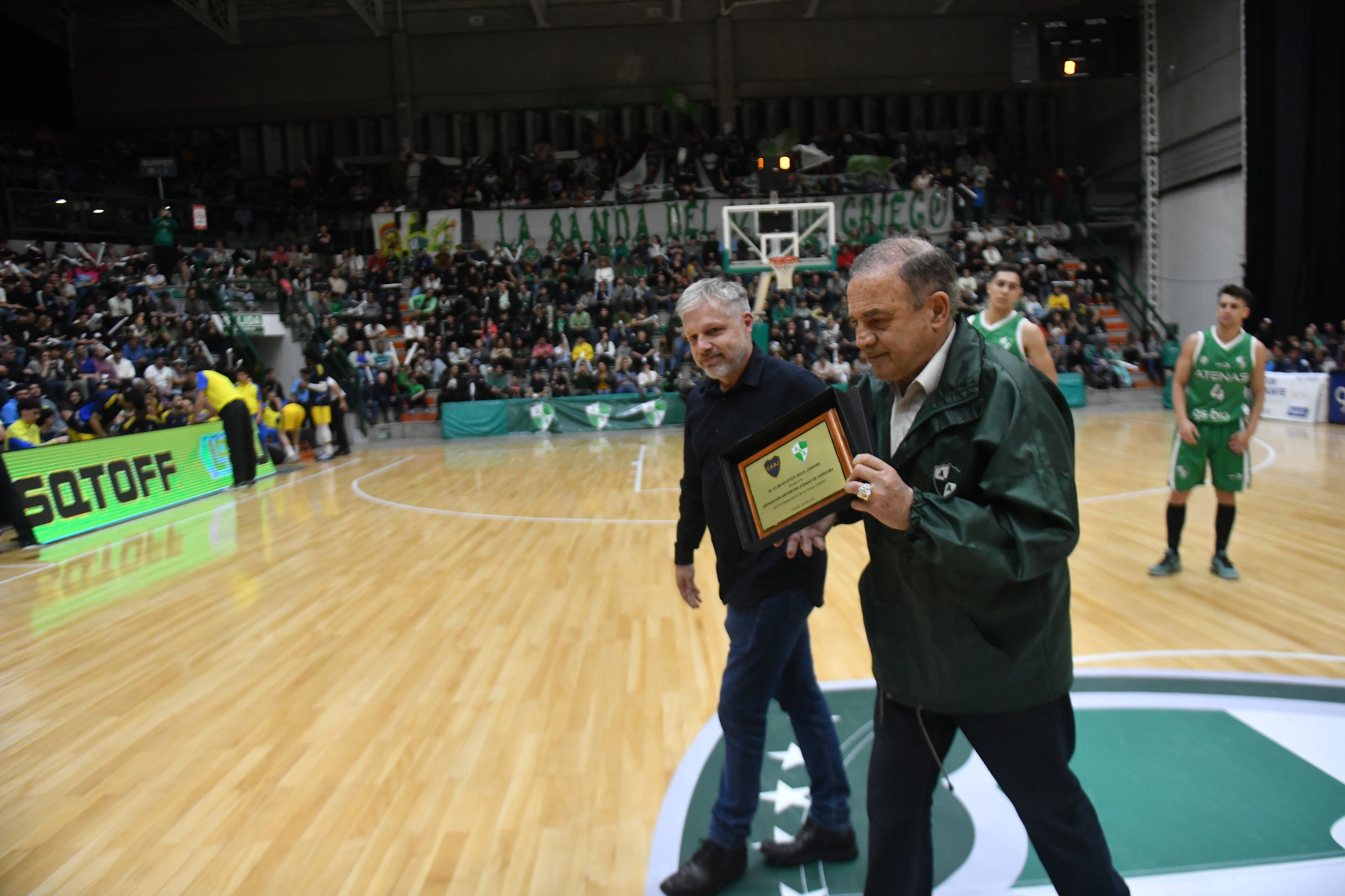 Atenas inauguró oficialmente su estadio enfrentando a Boca en el comienzo de la Liga Nacional de Basquet. Foto Javier Ferreyra