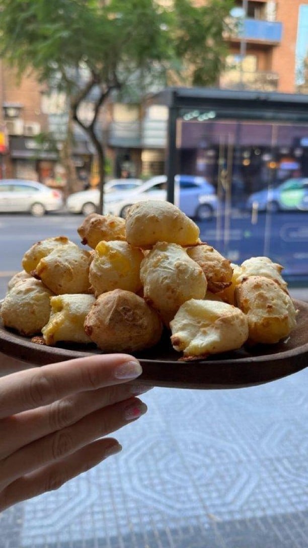 Punto Chipa y sus productos en la calle Estrada.