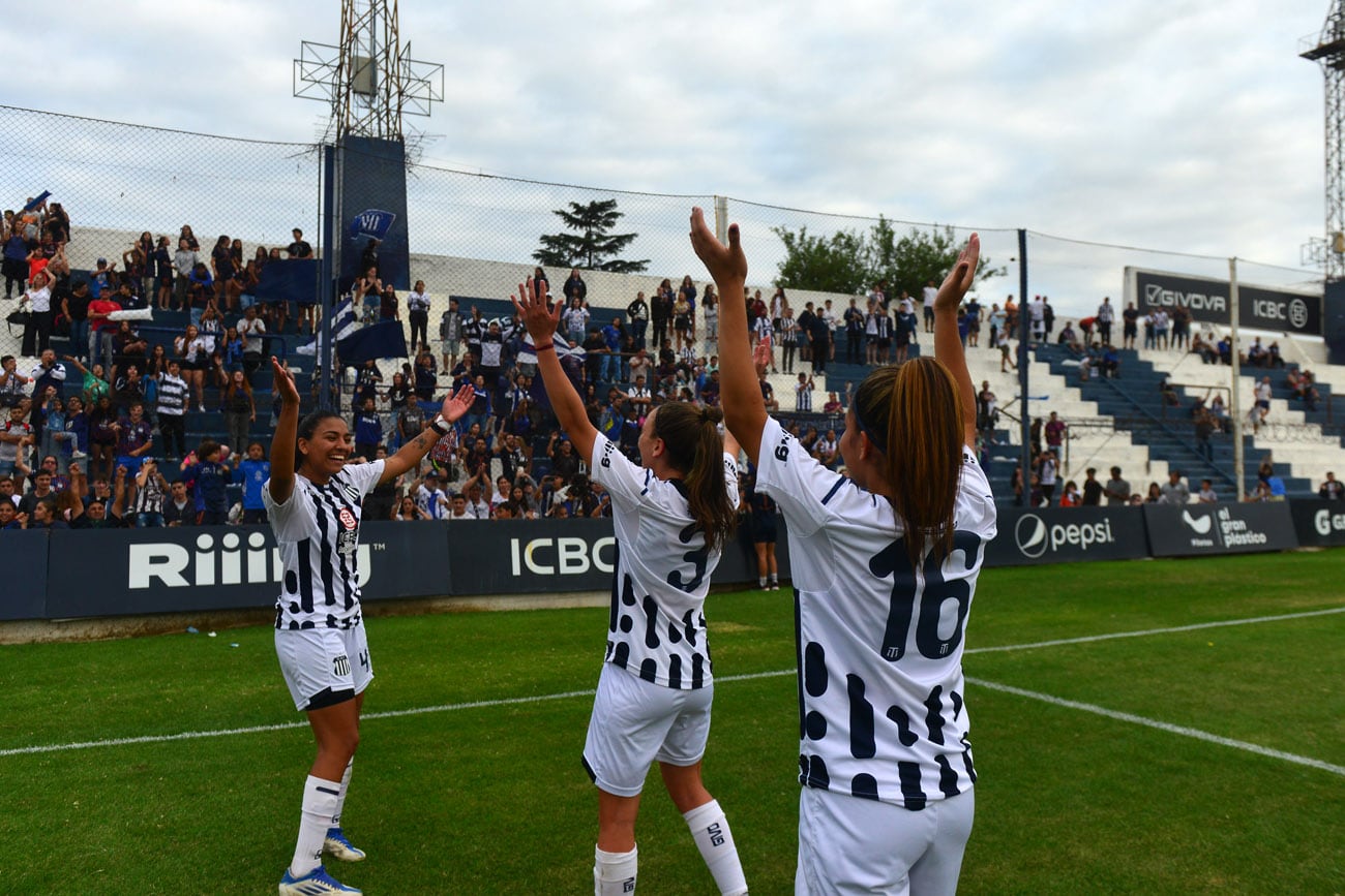 Talleres le ganó a All Boys y pasó a la final del torneo de fútbol femenino. (Nicolás Bravo / La Voz)