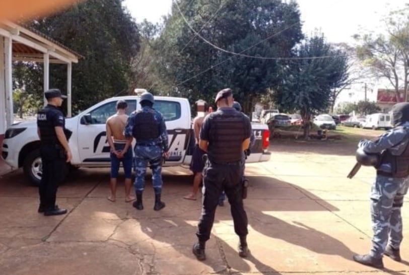 Campo Viera: detienen a un padre y a su hijo por atacar a otro individuo con un arma blanca.