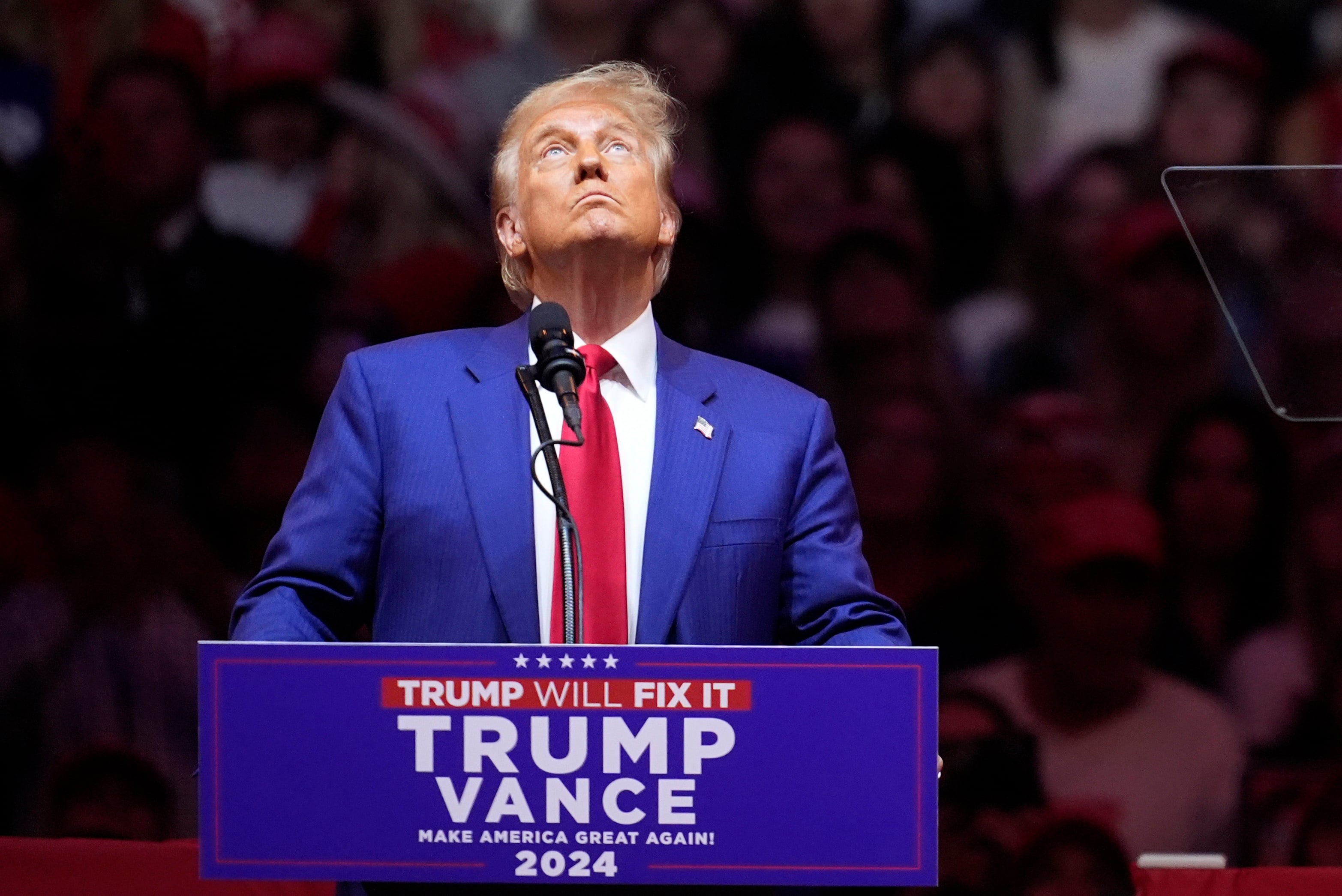 El candidato presidencial republicano Donald Trump en un evento de campaña en el Madison Square Garden de Nueva York el 27 de octubre de 2024.  (AP foto/Evan Vucci)