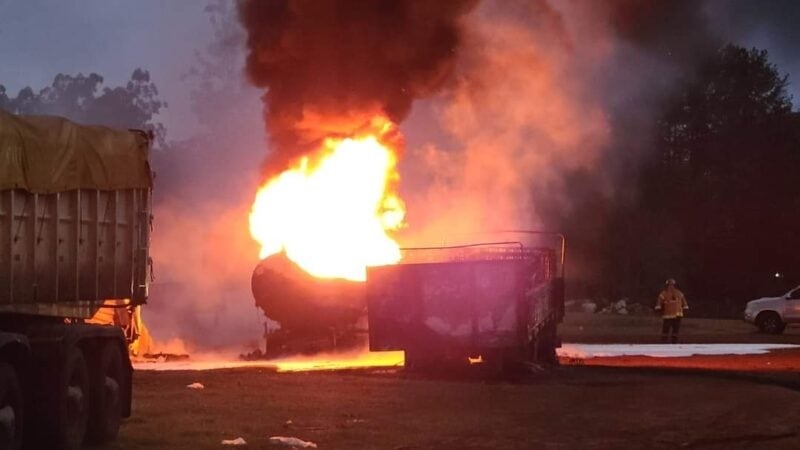 Se incendió un camión cisterna con más de 36 mil litros de combustible en Puerto Iguazú.