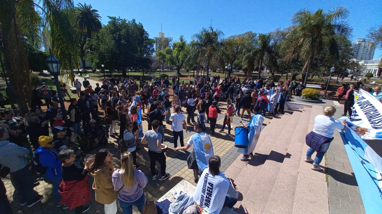 El kirchnerismo se movilizó en la Plaza 25 de Mayo de Rafaela