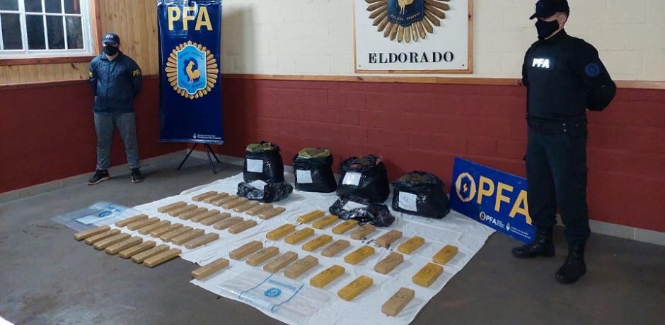 Secuestran marihuana y detienen a dos personas en Puerto Piray.