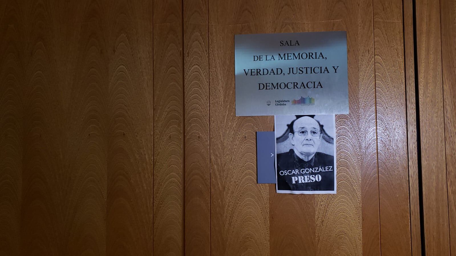 Familiares y amigos de las víctimas de la tragedia de Altas Cumbres marcharon hacia la Unicameral.