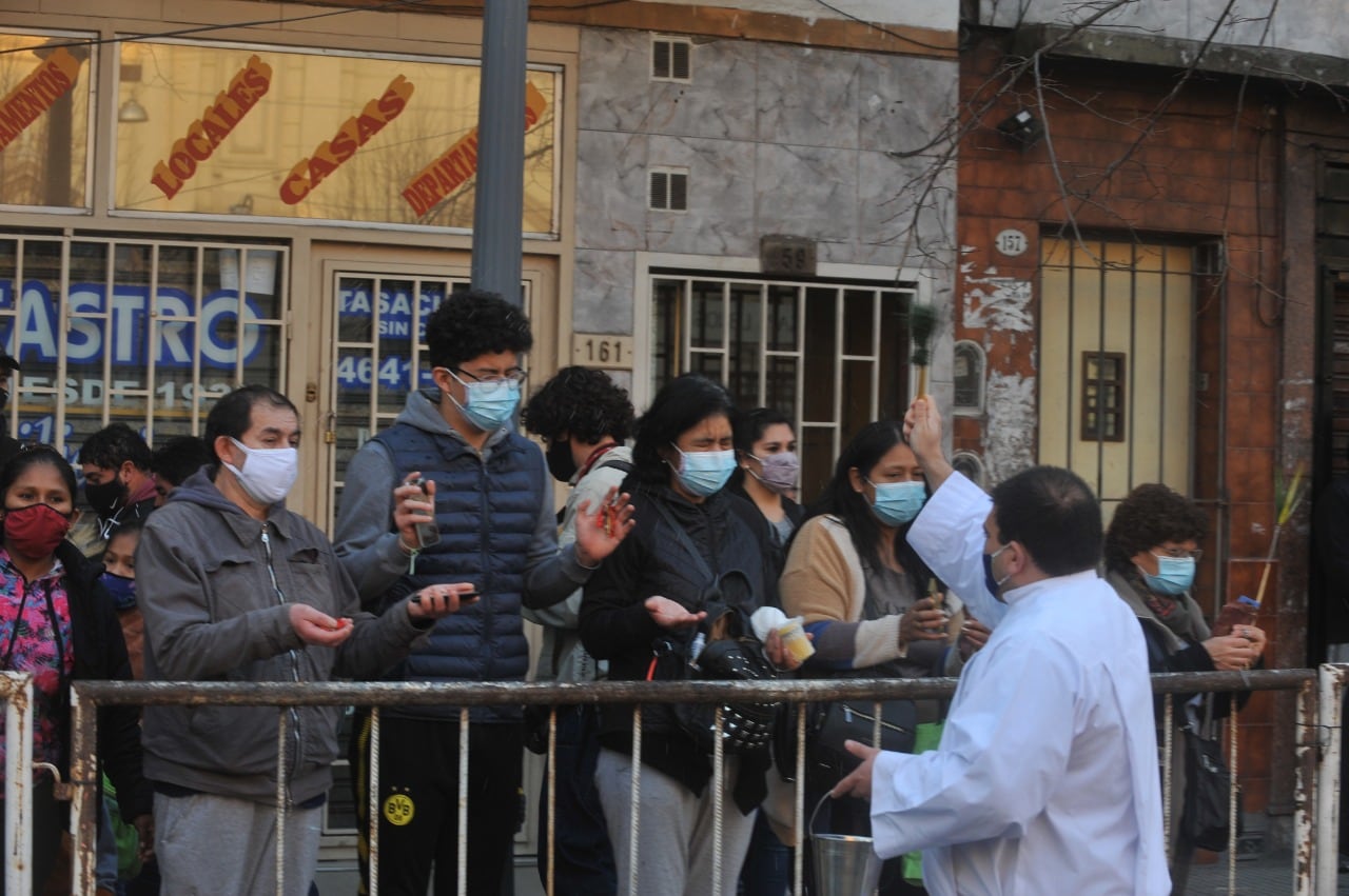 San Cayetano: miles de fieles se acercan a Liniers para pedir salud y trabajo