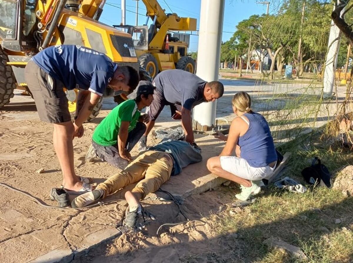 Arroyito: un hombre salvó su vida tras caer desde una estructura de 6 metros de altura