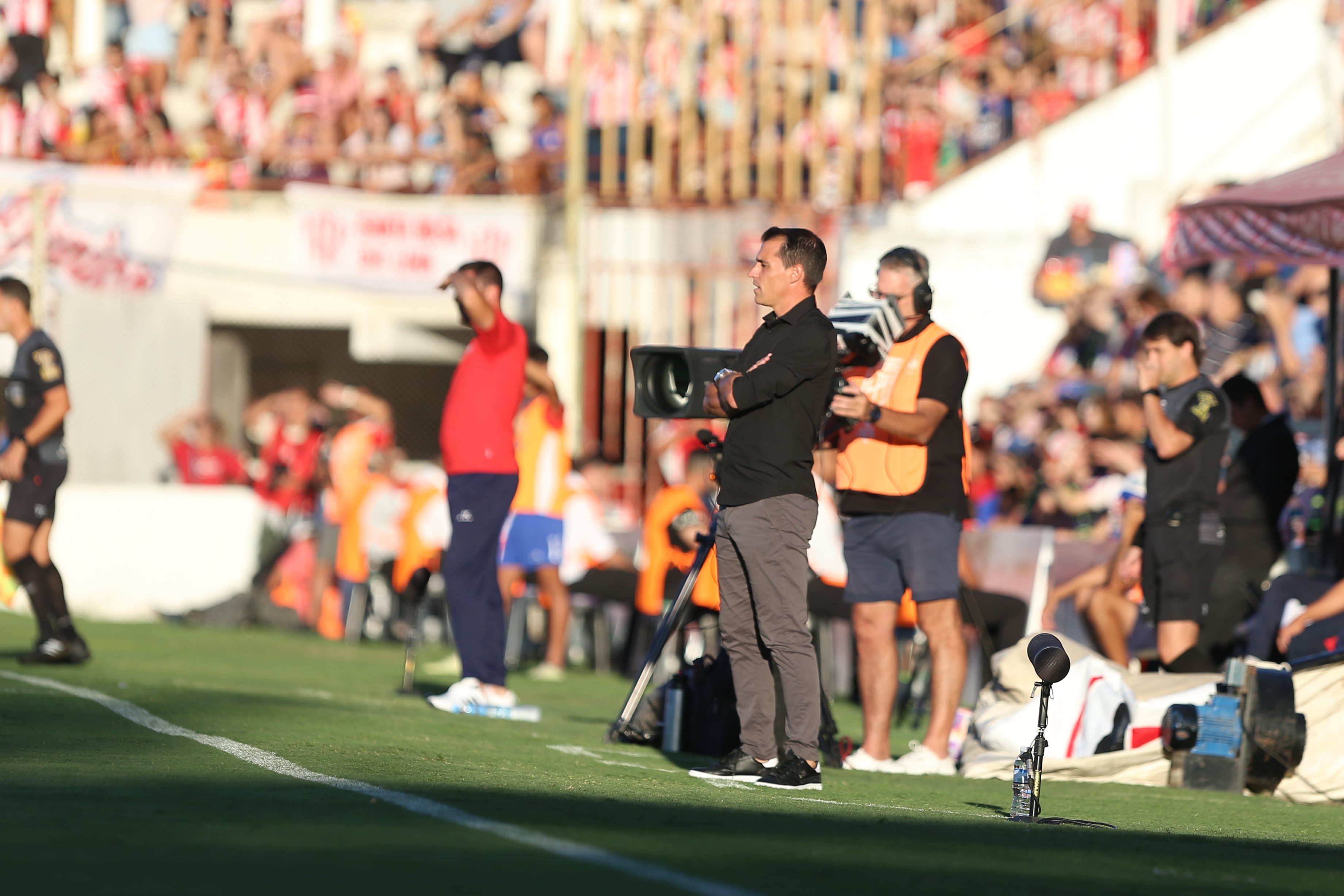 Guillermo Farré en la cancha de Unión de Santa Fe. (Prensa Belgrano).