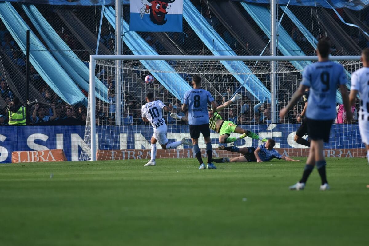 Video: golazo de Nahuel Bustos, especialista ante Belgrano, para el 1 a 1 ante Belgrano