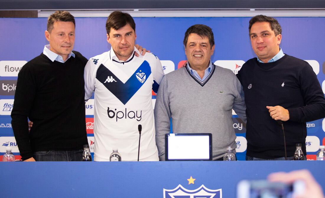 Medina ya se puso la remera de Vélez y empezó a trabajar (Foto: Prensa Vélez).