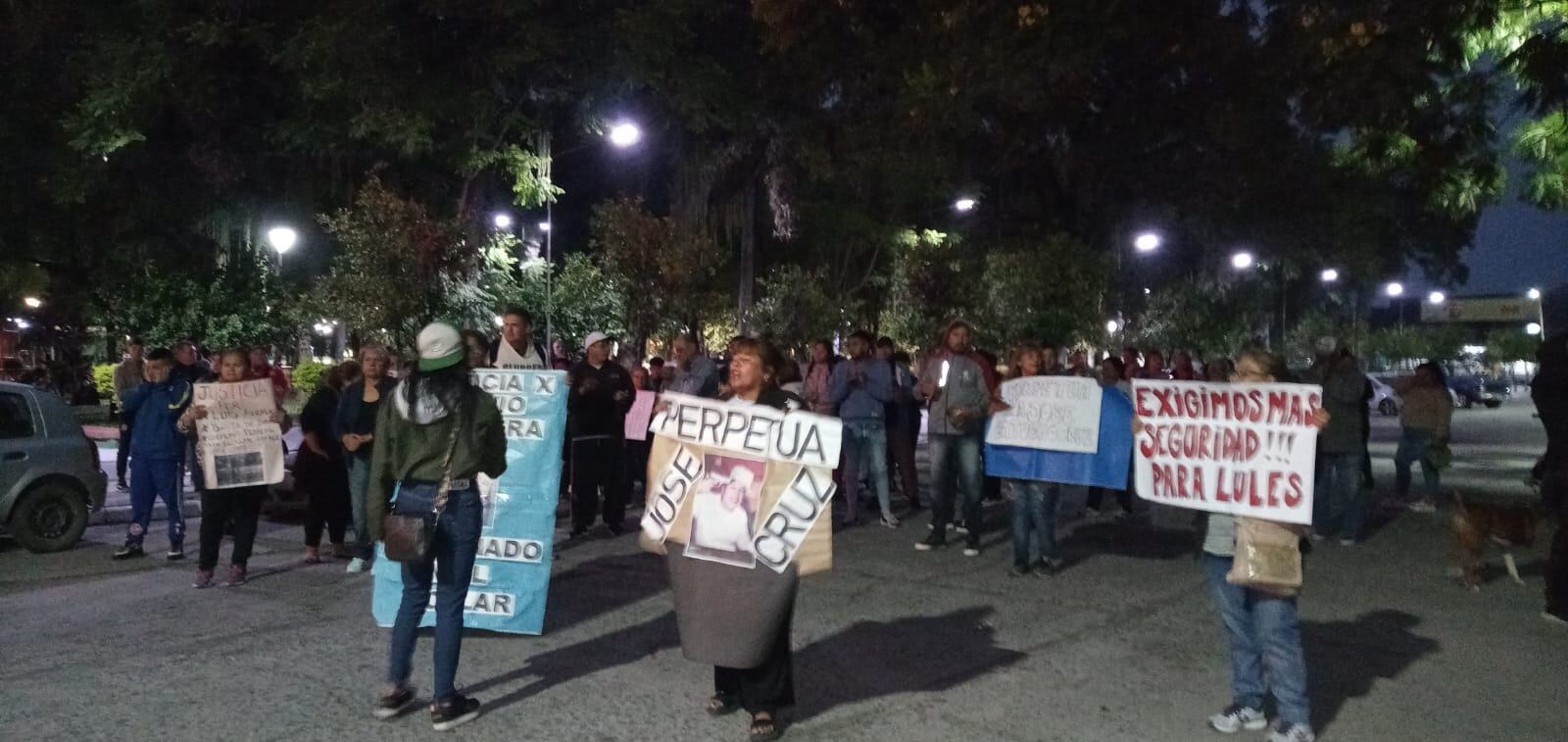 Marcha en Lules pidiendo justicia por el crimen de Silvio Cabrera.