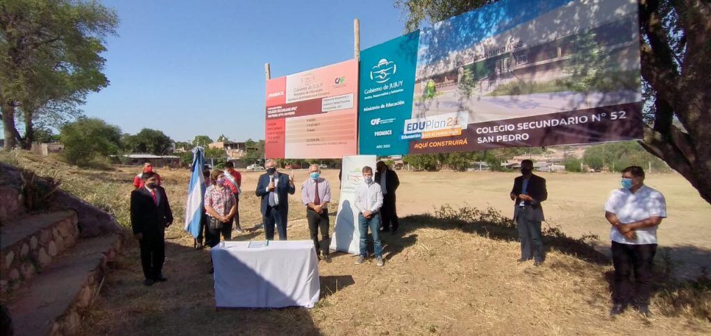 Autoridades firmaron el acta compromiso del inicio de obra para la construcción del nuevo edificio del Colegio Secundario N° 52 del Barrio La Merced de San Pedro de Jujuy, en el marco del Programa de Mejora del Acceso y la Calidad Educativa (PROMACE).