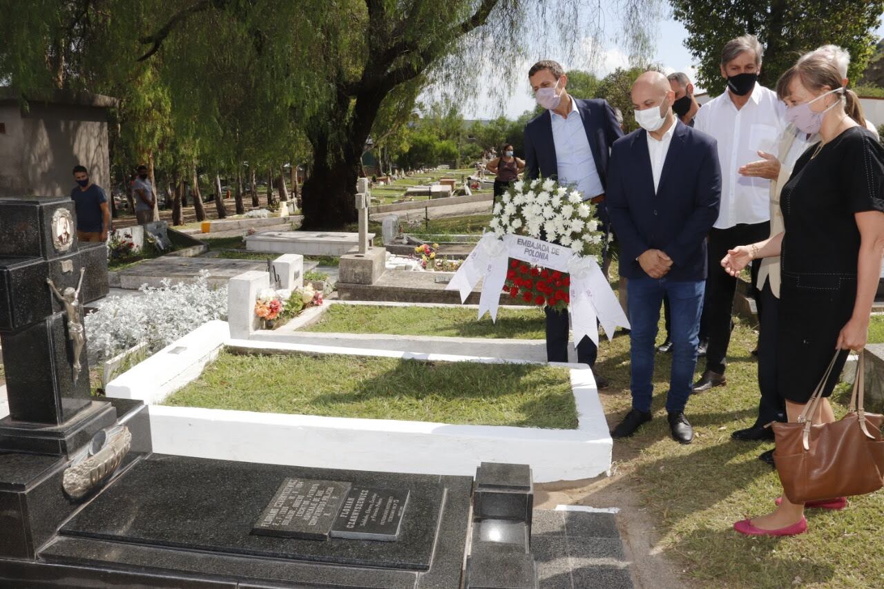 Homenaje al escritor polaco Florian Czarnyszewicz  en Carlos Paz.