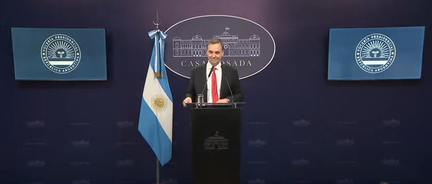 Manuel Adorni en su conferencia de prensa.