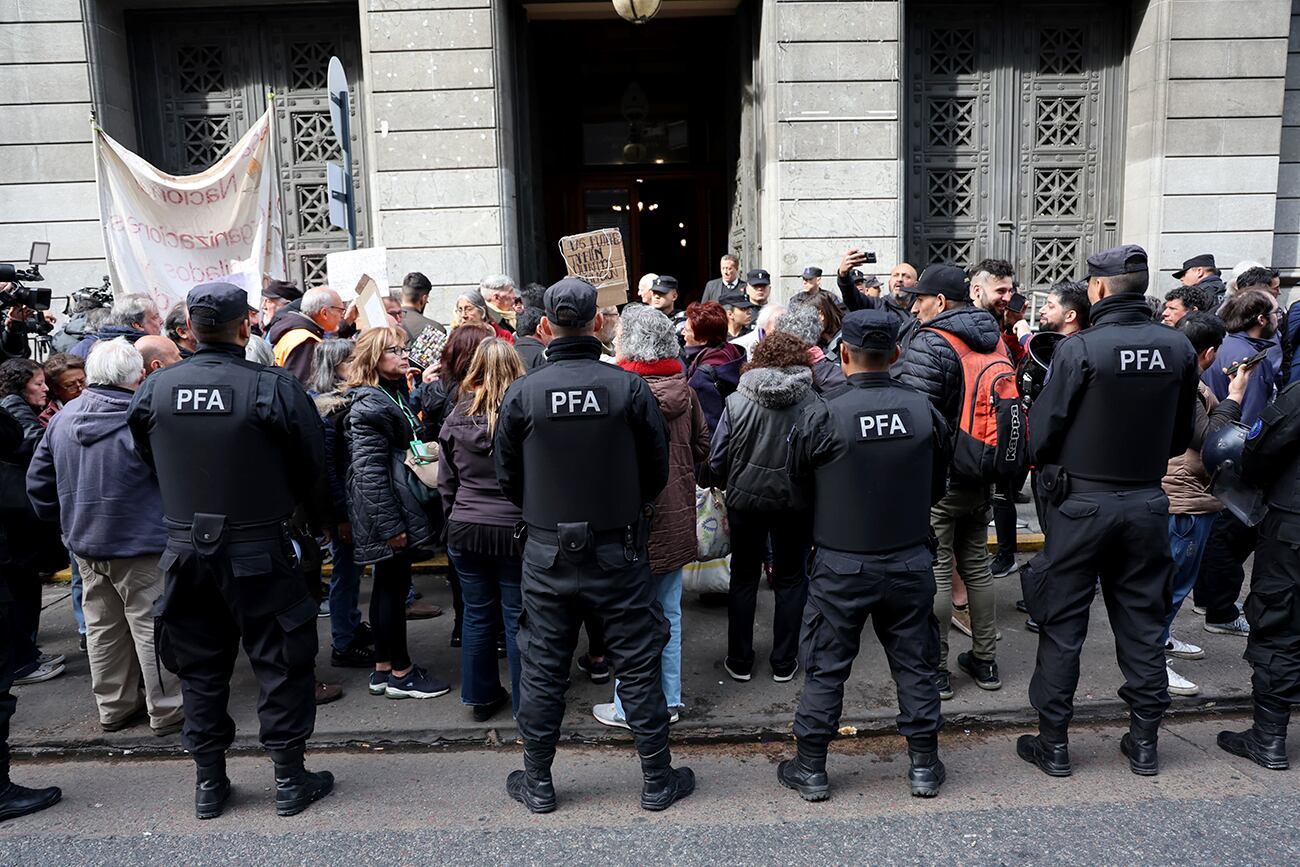 Protestas con el veto de Milei. (Gentileza La Nación)