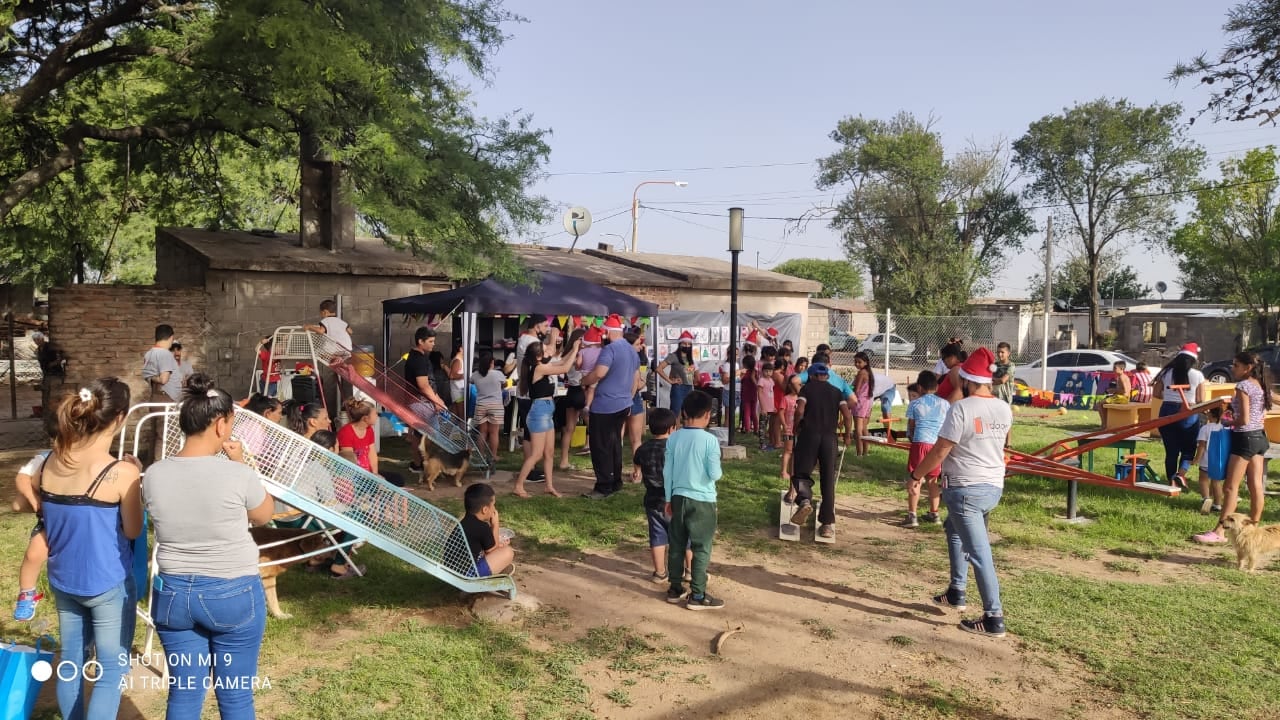 La plaza de Villa Palmieri se convirtió en una fiesta para los más pequeños.