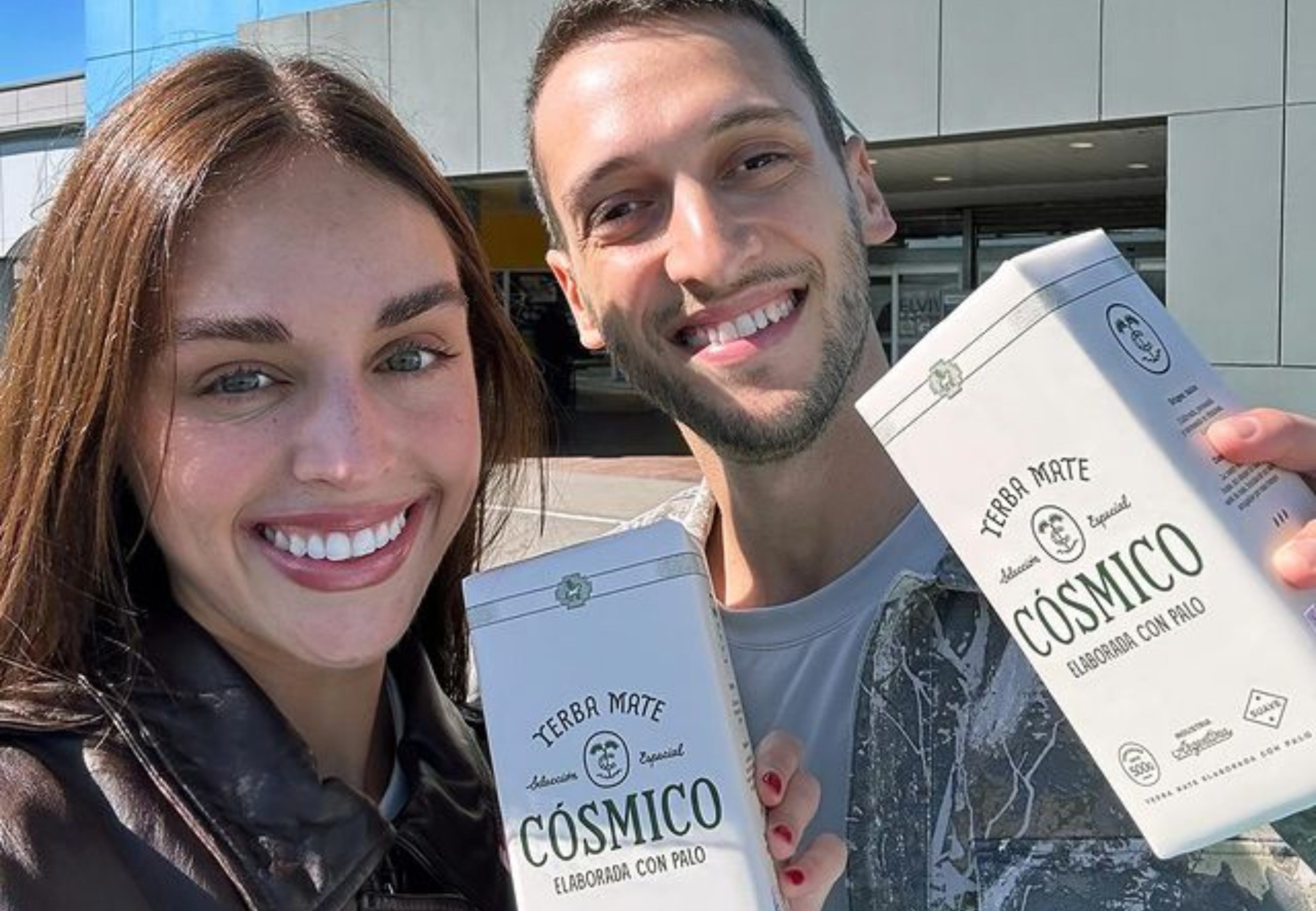 Sam y Hernán se hicieron famosos en las redes sociales y hoy tienen su propia yerba que es vendida en Argentina.