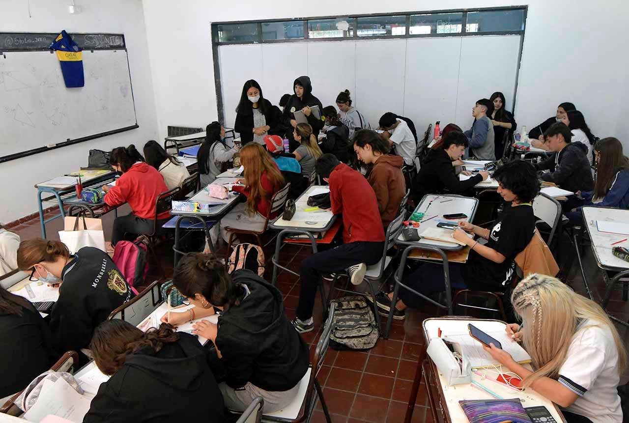 El año lectivo 2022, 2% más de alumnos pasaron sin llevarse materias