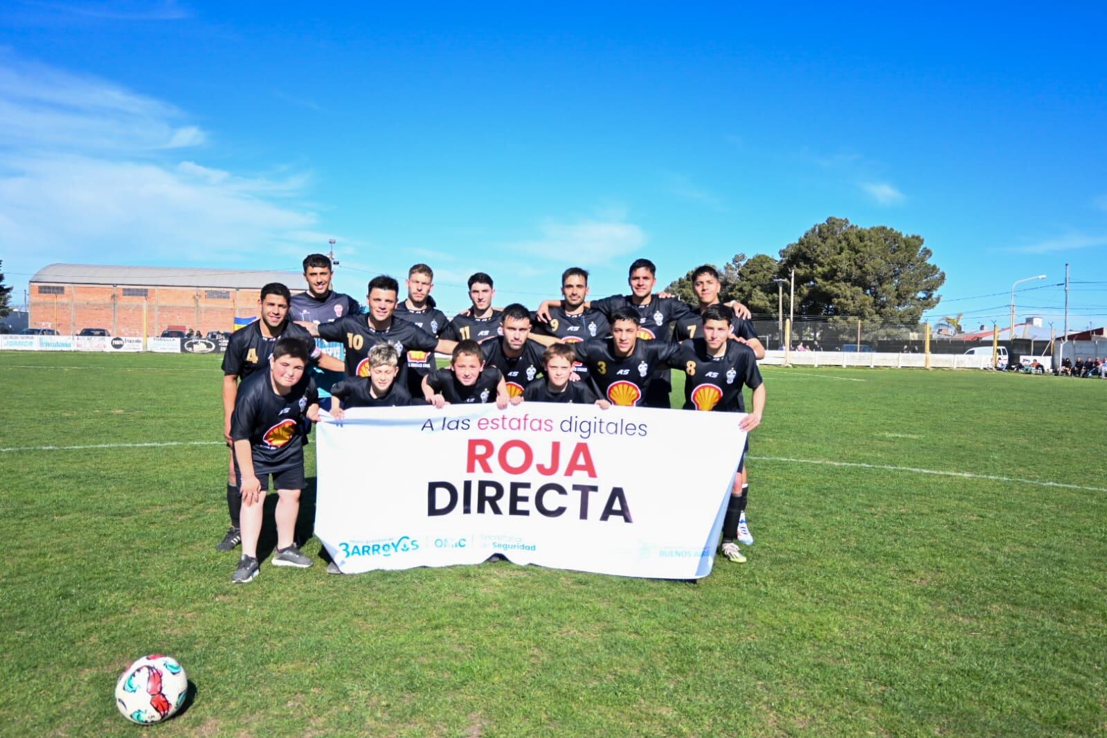 La Secretaría de Seguridad de Tres Arroyos lanzó la campaña "a las estafas digitales Roja Directa" en las canchas