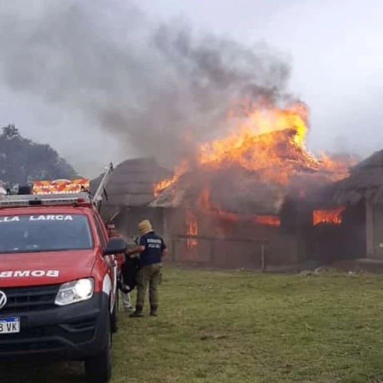 Un rayo incendió completamente una cabaña en Villa Larca, localidad del noreste de San Luis