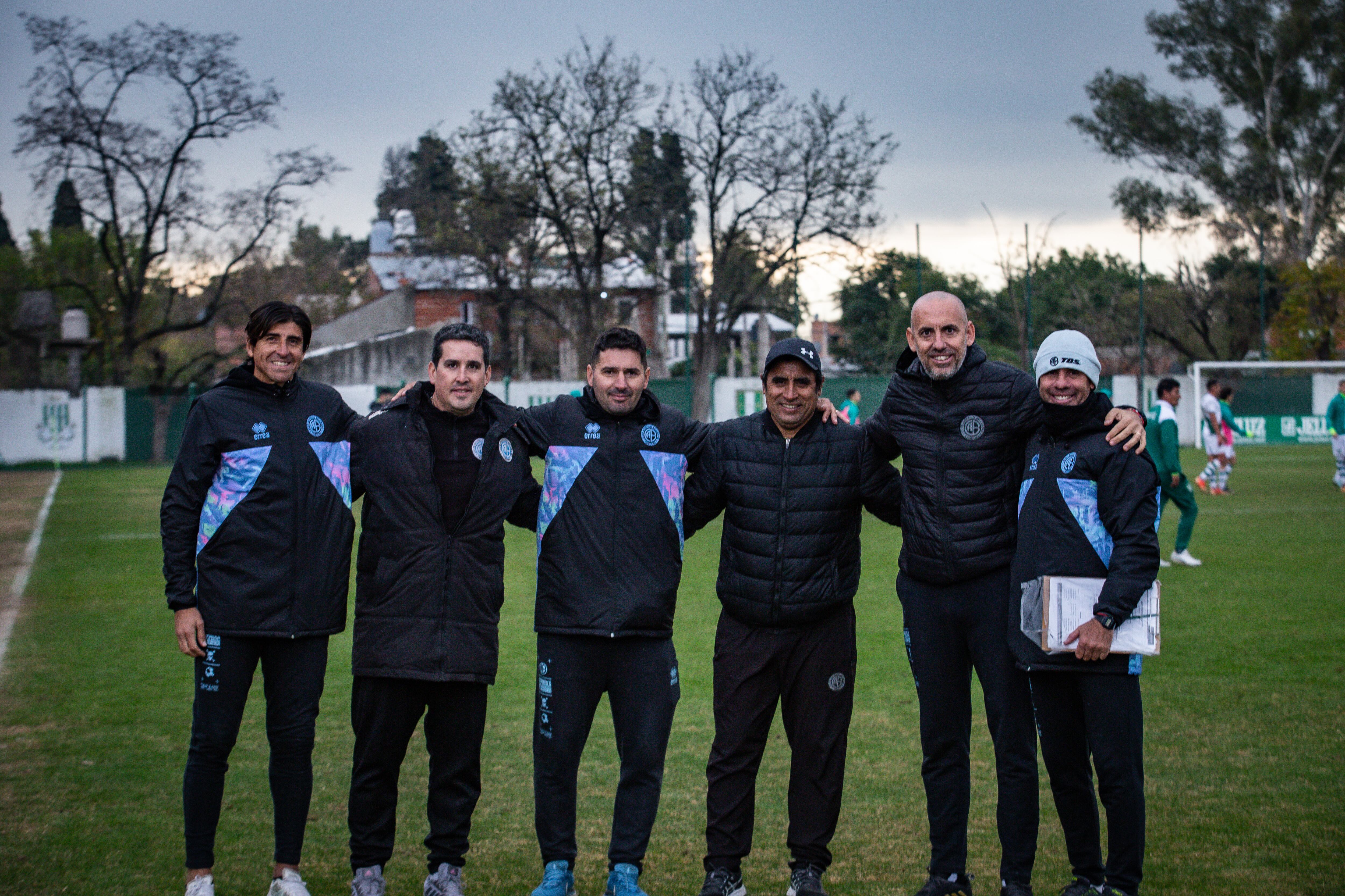 El cuerpo a técnico de la Reserva de Belgrano, a pleno.