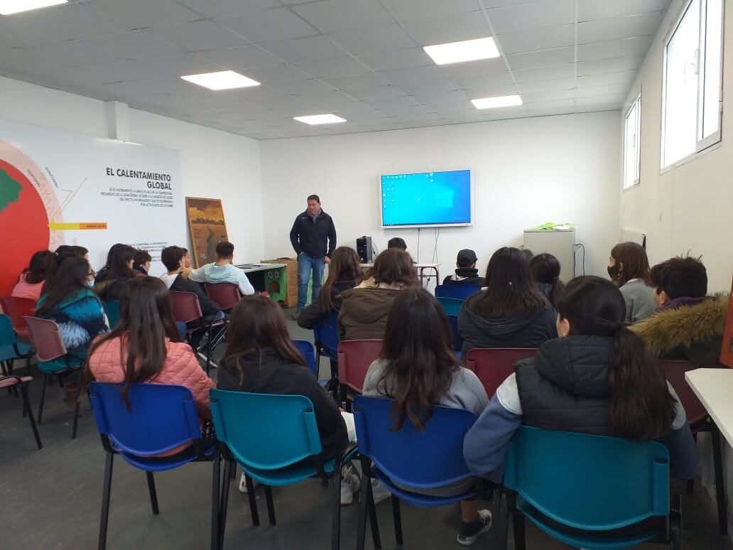 Alumnos de la Secundaria Nº 1 visitaron la Planta de Separación de Residuos