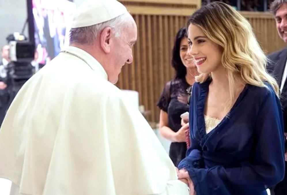 Tini con el papa Francisco.