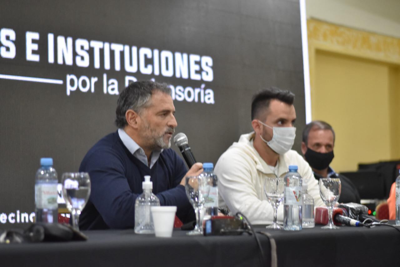 Vecinos e Instituciones por la Defensoría recibió el apoyo de la UCR. 
Foto: Vecinos e Instituciones por la Defensoría.