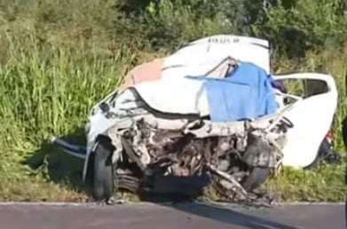 El auto Fiat Cronos quedó destruido.