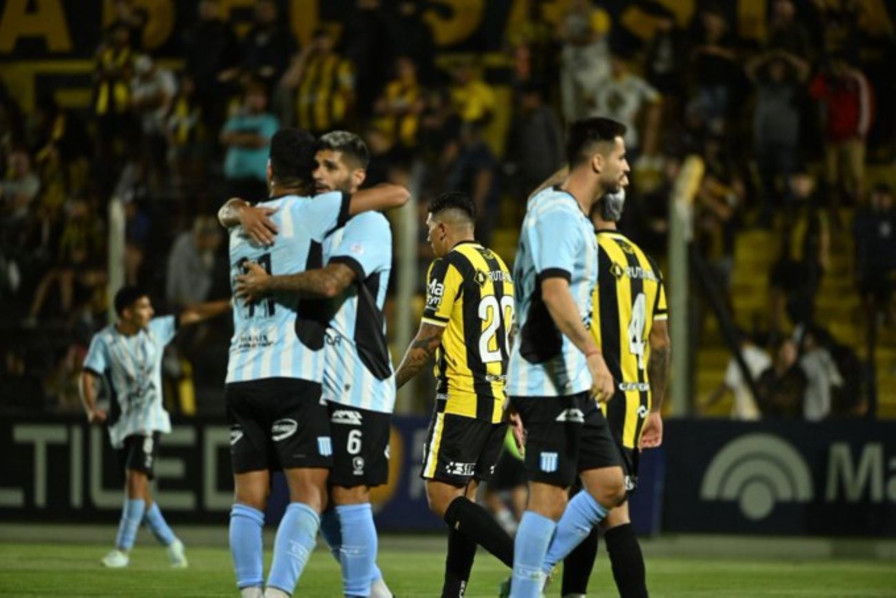 Racing de Nueva Italia quedó en la historia del fútbol argentino, tras marcar dos goles en menos de un minuto. (Prensa Deportivo Madryn)