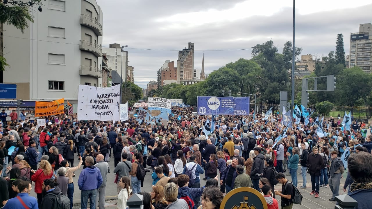 La movilización universitaria en la Plaza España de la ciudad de Córdoba.